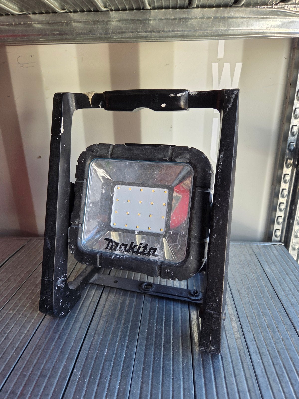 dml805 makita bouwlamp zowel mogelijk met accu als snoer, Ophalen, Zo goed als nieuw, Minder dan 50 watt, Lamp