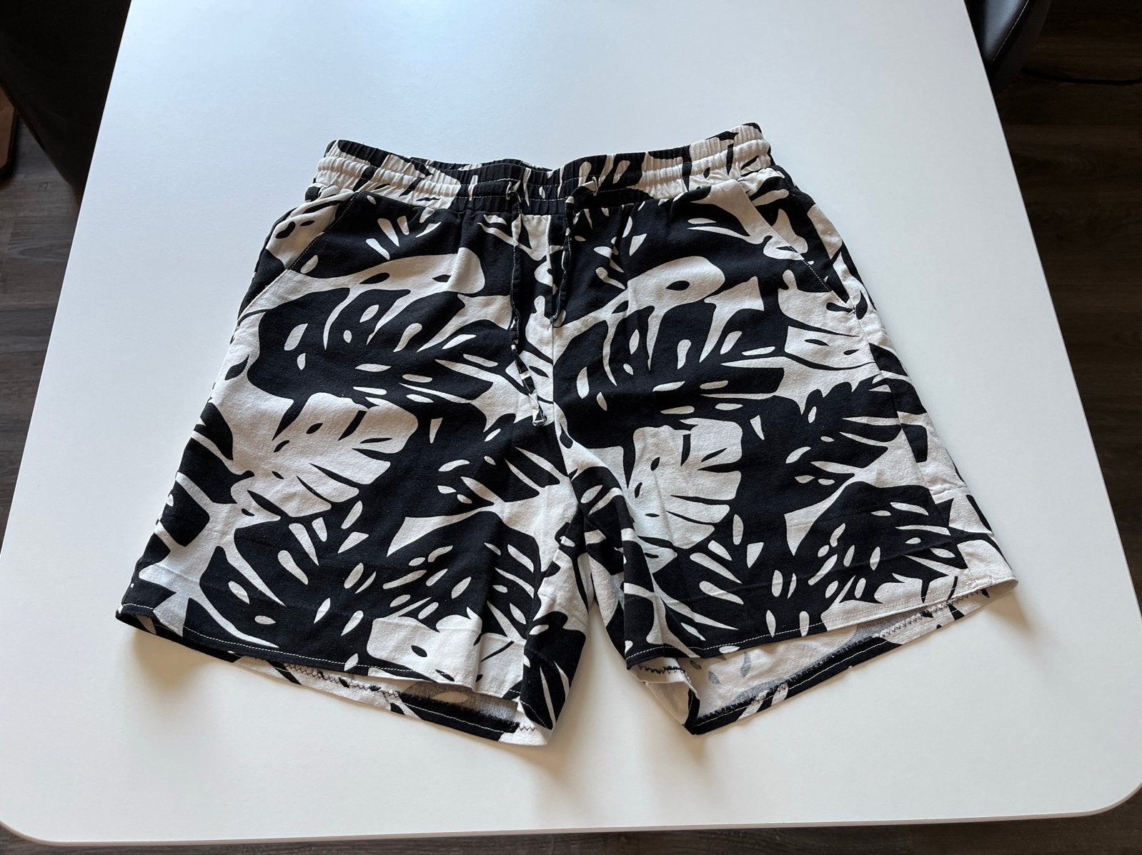 Freequent zwart-witte short, maat M, Kleding | Dames, Maat 38/40 (M), Kort, Zwart, Ophalen of Verzenden