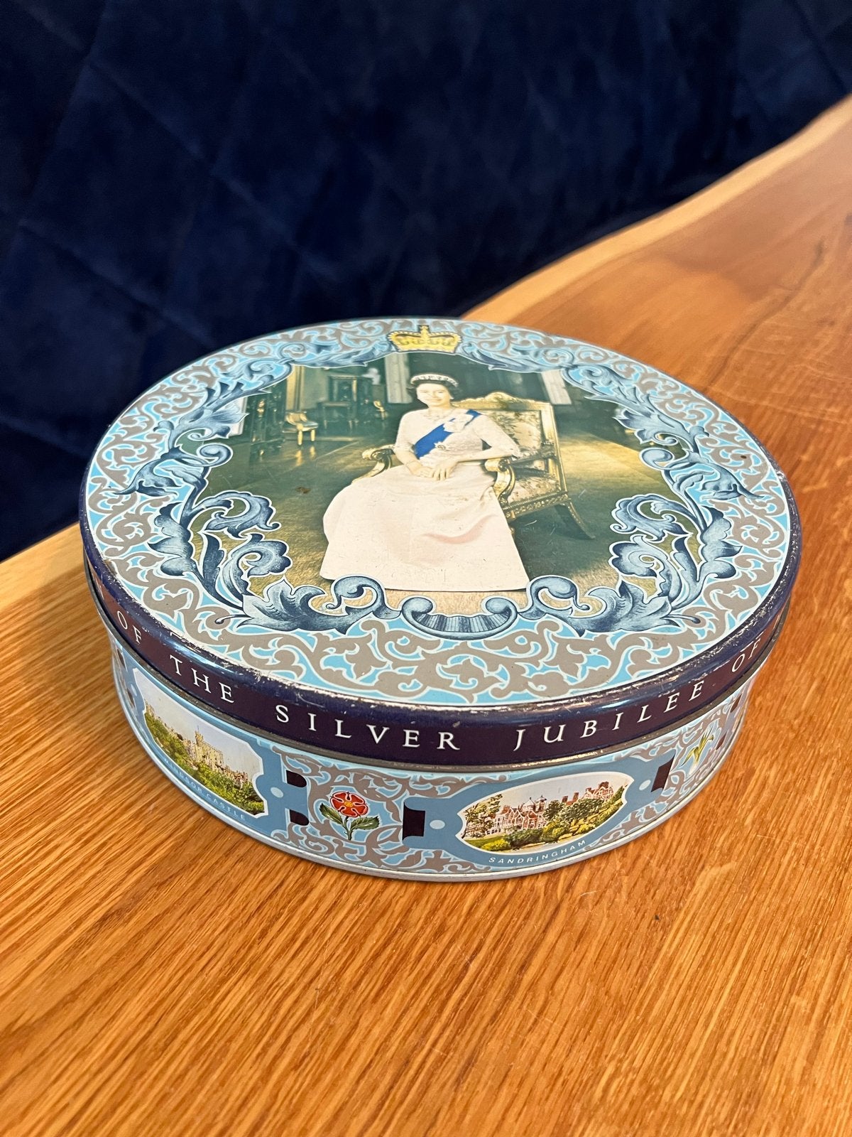 Vintage Blikken Trommel Queen Elizabeth II Zilveren Jubileum, Ophalen of Verzenden, Gebruikt, Overige, Overige merken