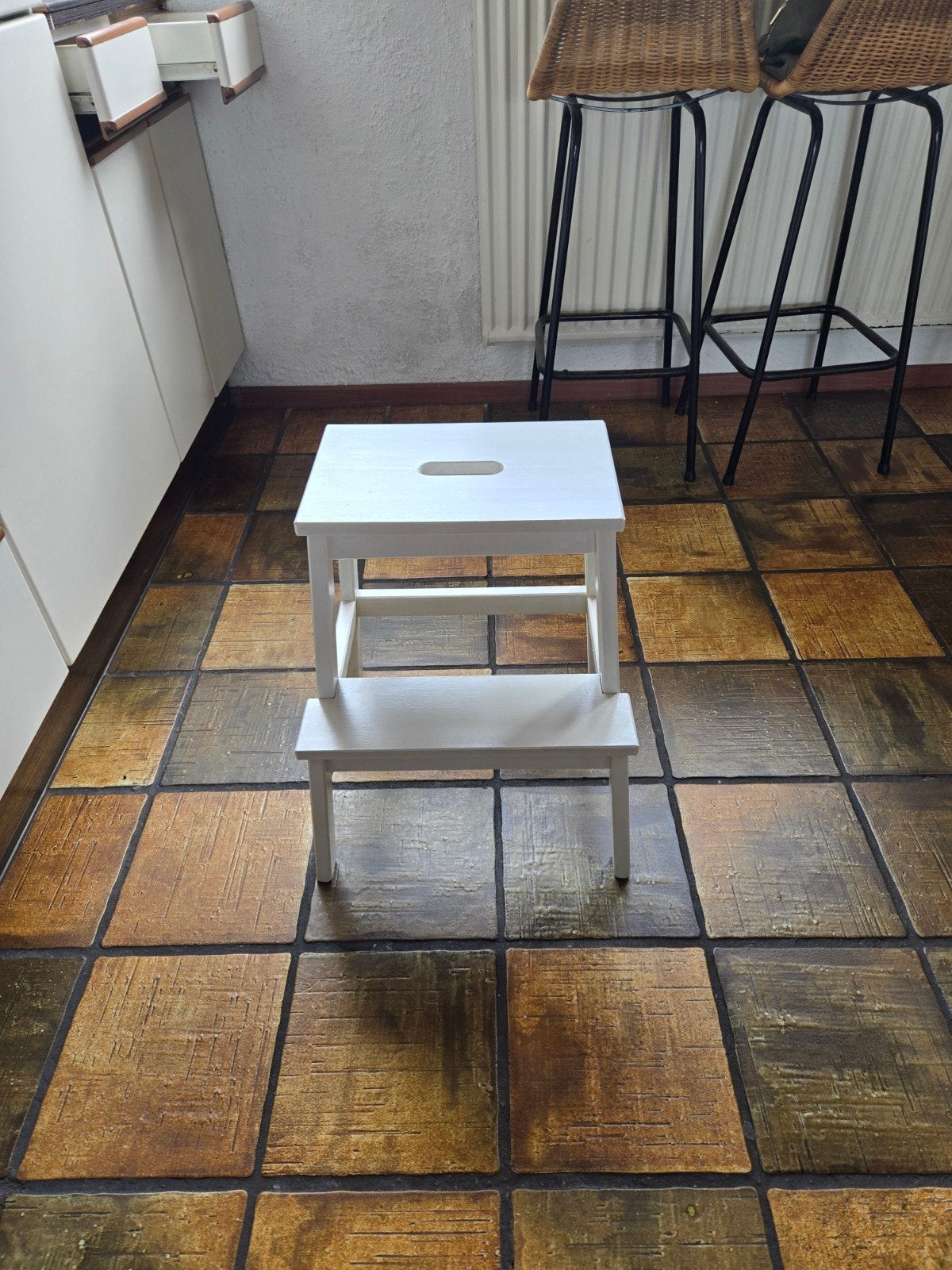 Ikea bekvam kruk, Huis en Inrichting, Ophalen, Zo goed als nieuw, Laminaat