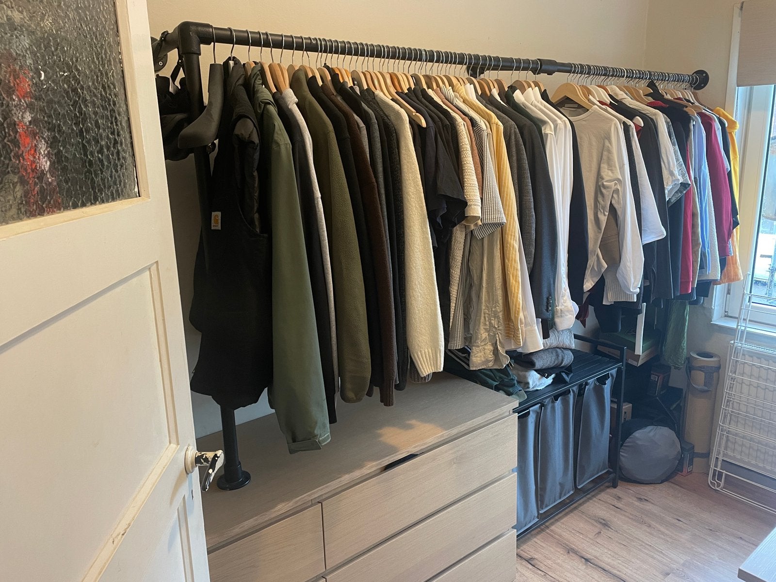 IKEA malm ladekast + steigerbuizen kledingrek, Ophalen, Zo goed als nieuw