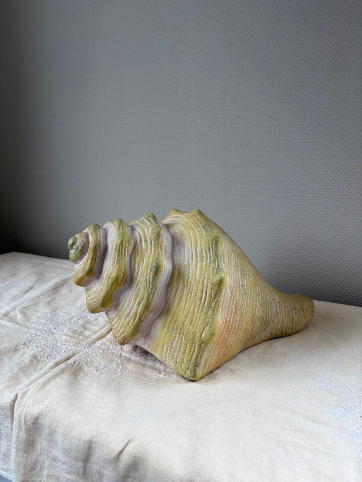 Vintage ceramic ‘SHELL’ object / vaas | pot, Beige, Met patroon/structuur, Ophalen of Verzenden, Zo goed als nieuw