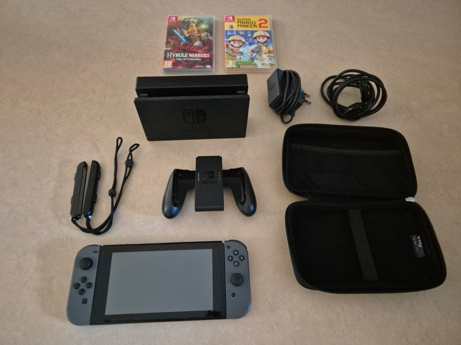 Nintendo Switch V1 Compleet met 2 games en accessoires, Spelcomputers en Games, Spelcomputers | Nintendo Switch, Ophalen of Verzenden