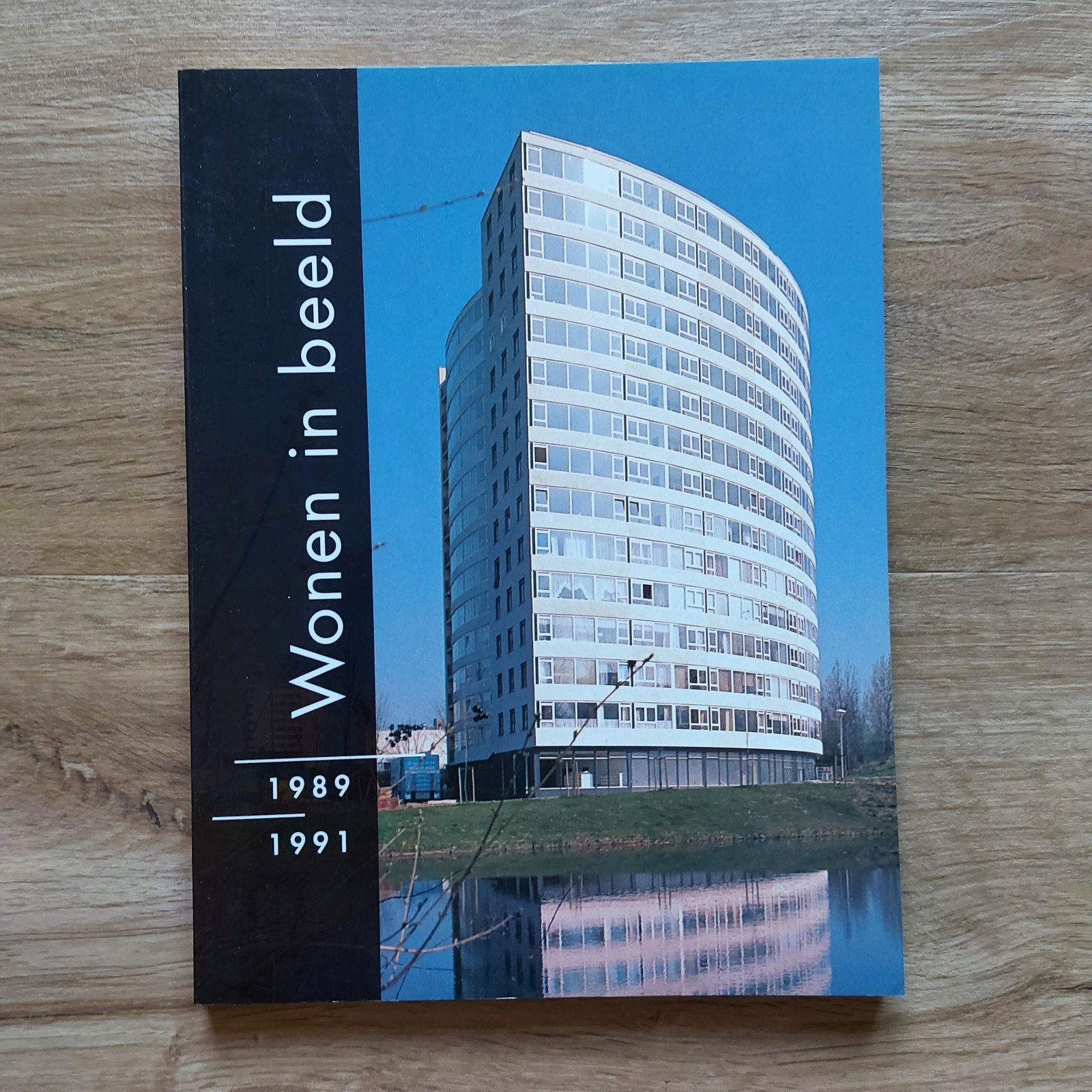 Wonen in beeld 1989-1991 : Architectuur sociale  woningbouw, Ophalen of Verzenden, Zo goed als nieuw, Architectuur algemeen, Nationale Woningraad (nu: Aedes)