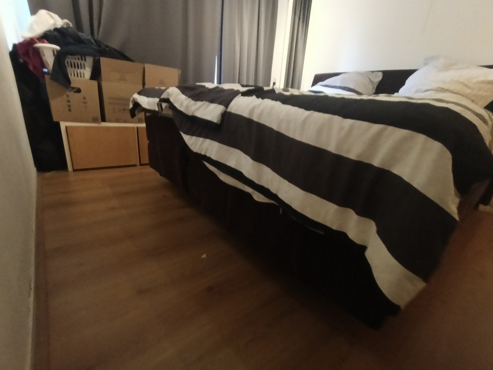 Volledig elektrische 2-persoons boxspring met nachtkastjes, Ophalen, Gebruikt, Tweepersoons, 180 cm