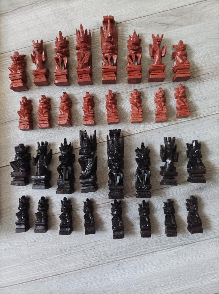 Vintage houdsnijwerk schaakspel, Een of twee spelers, Ophalen of Verzenden, Nieuw