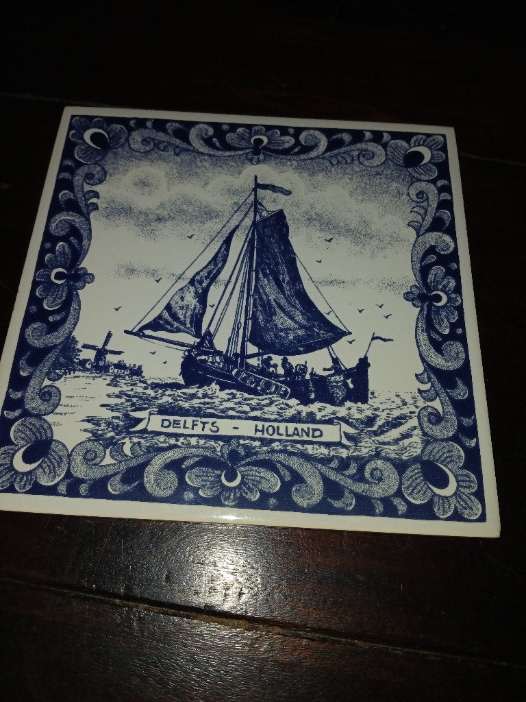 Delfts Holland Tegel met Zeilschip en Molen, Ophalen of Verzenden