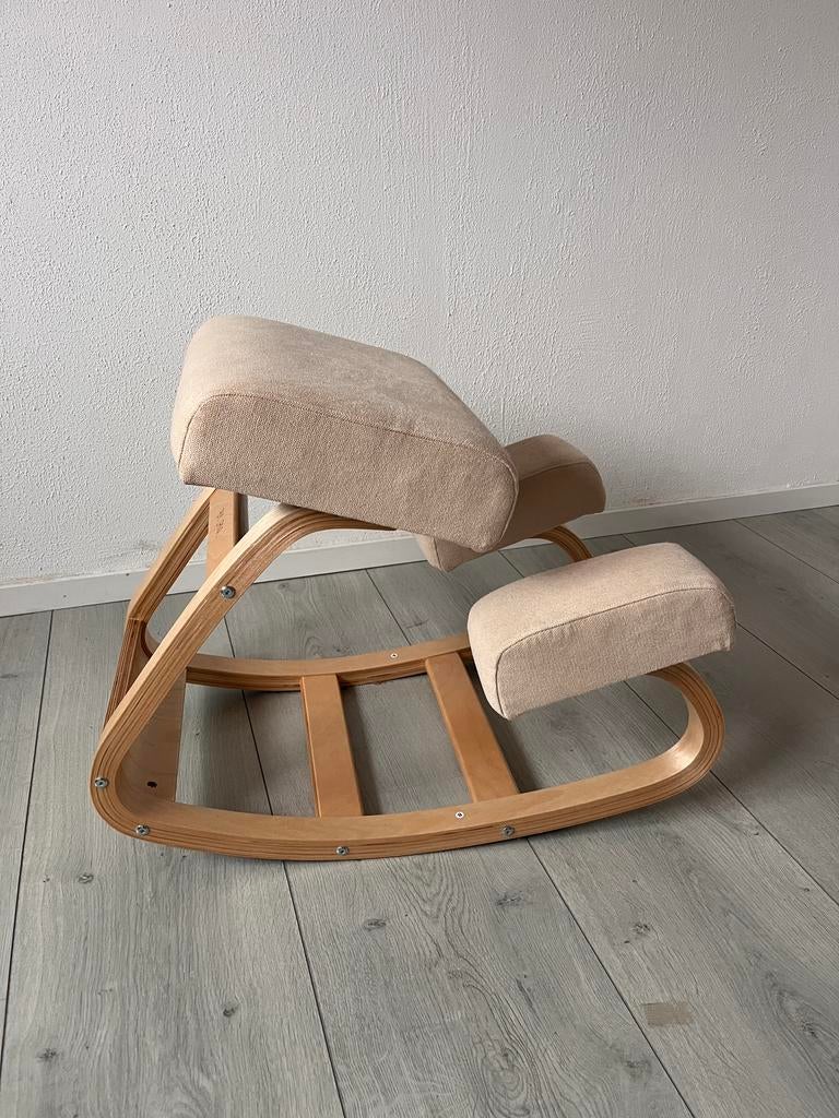 Ergonomische kniestoel bureaustoel nieuwstaat!, Huis en Inrichting, Bureaustoelen, Ophalen, Beige, Zo goed als nieuw, Bureaustoel