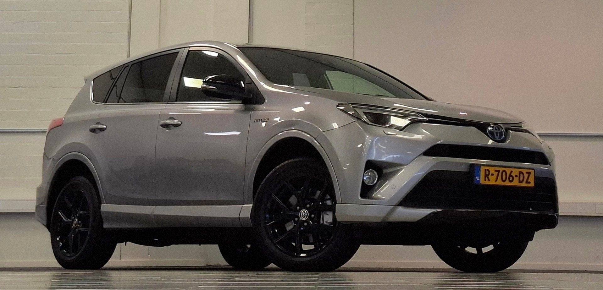 Foto 2 van Toyota RAV4 2.5 Hybrid AWD Executive Trekhaak Leder Camera L