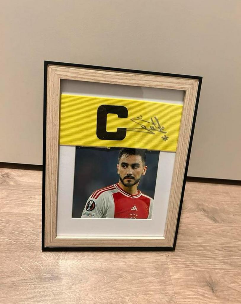 Sutalo gesigneerde aanvoerdersband Ajax + bewijs, Ophalen of Verzenden, Zo goed als nieuw, Ajax, Overige typen