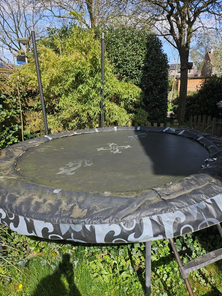 Berg trampoline 330 (ook voor onderdelen), Ophalen, Gebruikt