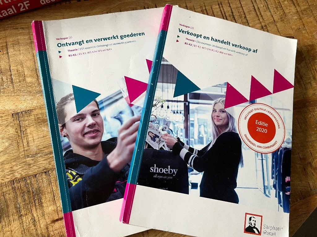 Boeken Verkoper MBO Niveau 2 (set van 2), Boeken, Serphati, Ophalen of Verzenden, Zo goed als nieuw, Economie en Marketing