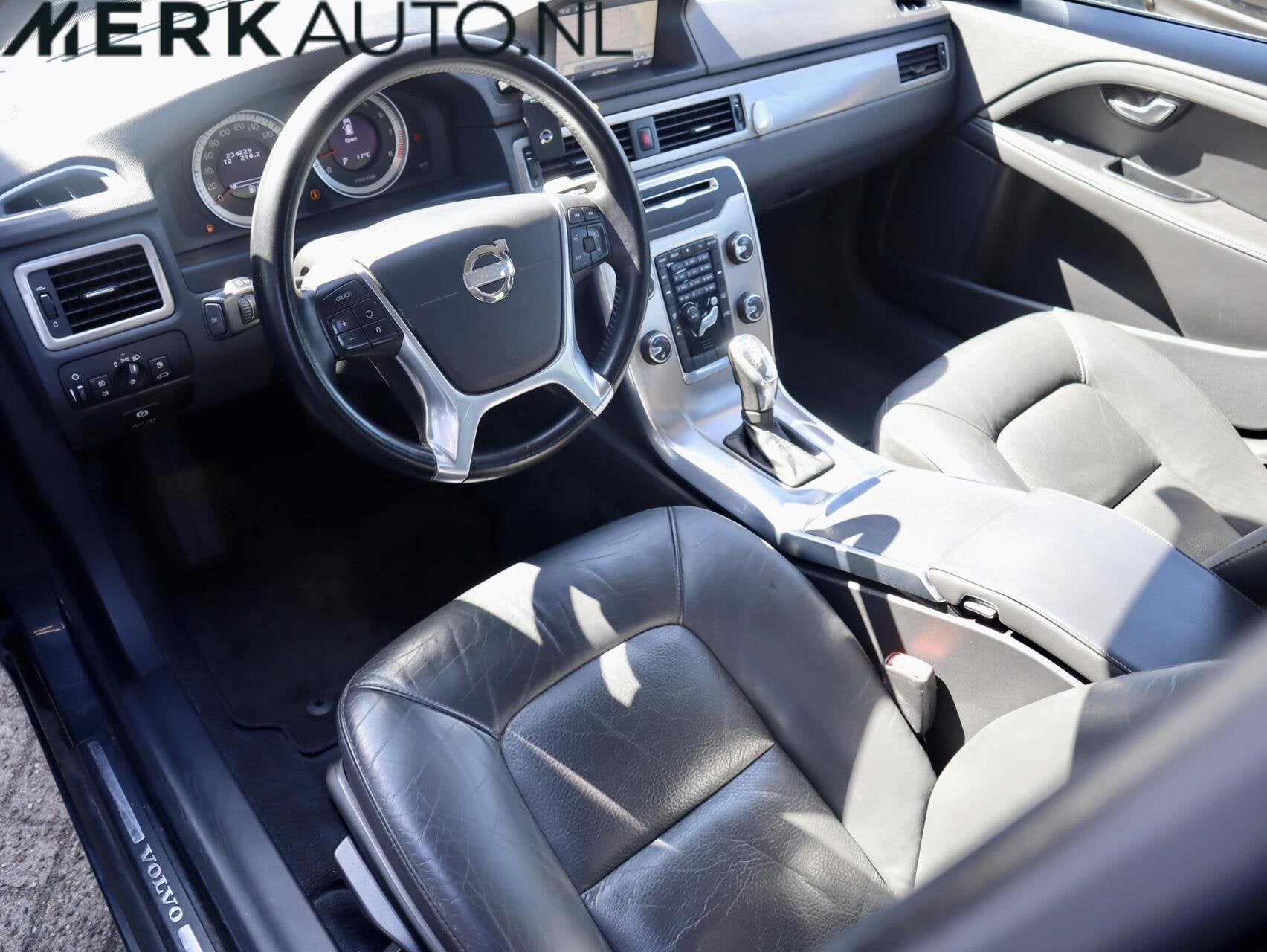 Volvo V70 T4 Limited Edition Automaat, Leder,Stoelverwarming, Euro 5, Zwart, 4 cilinders, 179 pk