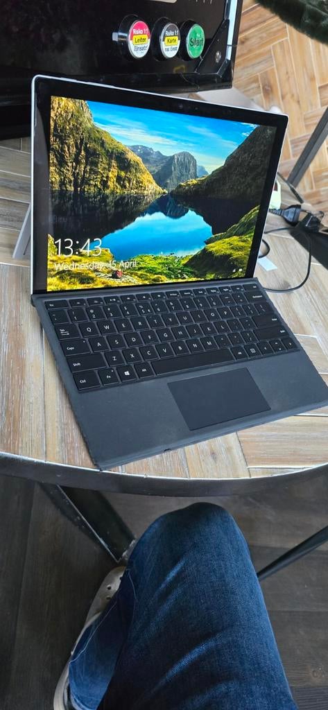 Microsoft Surface (model 1796) i7-7660U 8GB RAM 256GB SSD, Computers en Software, 2 tot 3 Ghz, 8 GB, 12 inch, Ophalen of Verzenden