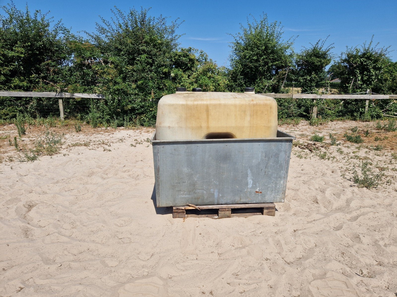 Te koop aangeboden: een Roth 1000 liter dieseltank