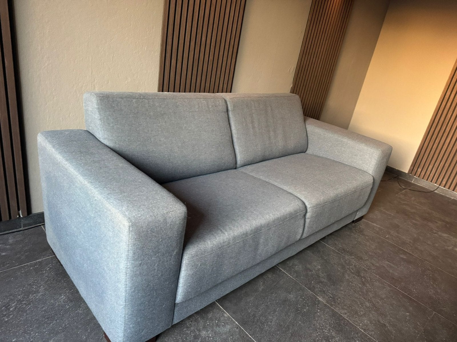 Comfertable grijze/blauwe bank., Ophalen, Gebruikt, 150 tot 200 cm, Tweepersoons