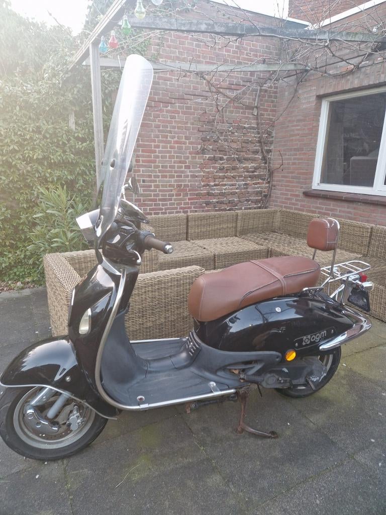 Zwarte AGM Scooter met Windscherm en Rugsteun, Fietsen en Brommers, Ophalen, Gebruikt, Overige typen, Overige merken