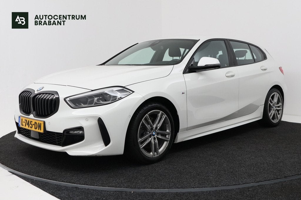 BMW 1-serie 118i High Executive (TREKHAAK, CAMERA, SFEERVERL, Auto's, BMW, 136 pk, Gebruikt, Wit, Bedrijf
