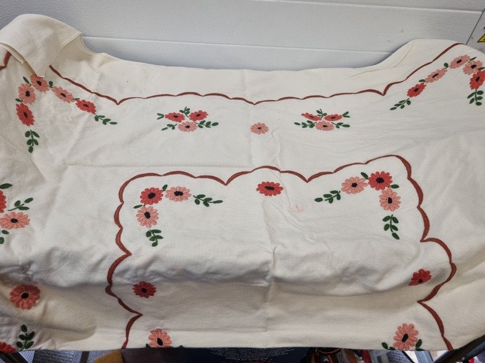 tafelkleed met geborduurde bloemen vintage, Ophalen of Verzenden, 'T Olde Gre-j, Info@toldegrej.nl, Endepoelstraat 20f Didam