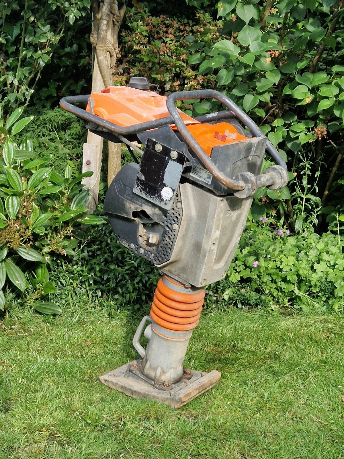 BOMAG BT60 Trilstamper Tril stamper Trilplaat sleuvenstamper, Tuin en Terras, Hand-tuingereedschap, Ophalen of Verzenden, Gebruikt
