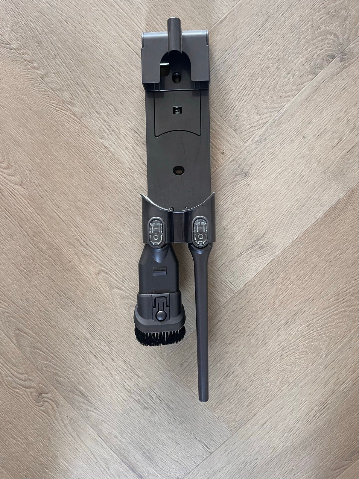 Dyson V10 accessoires: kierenzuiger, borstel en wandhouder, Inclusief accessoires, Ophalen of Verzenden, Zo goed als nieuw, Dyson