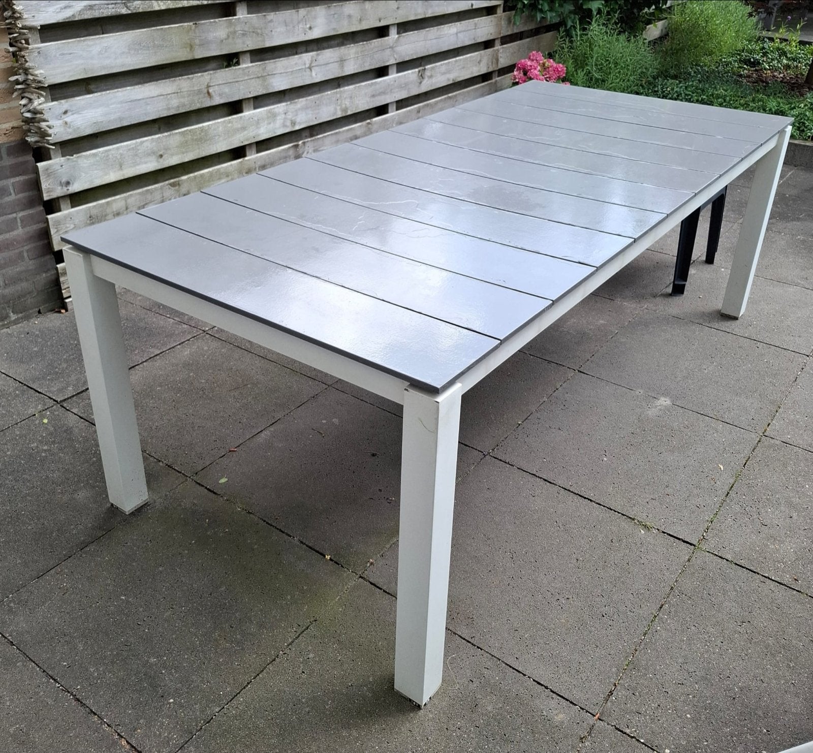 Geverfde tuintafel met wit ijzeren frame - 220x100 cm, Ophalen, Gebruikt, Rechthoekig, Hout