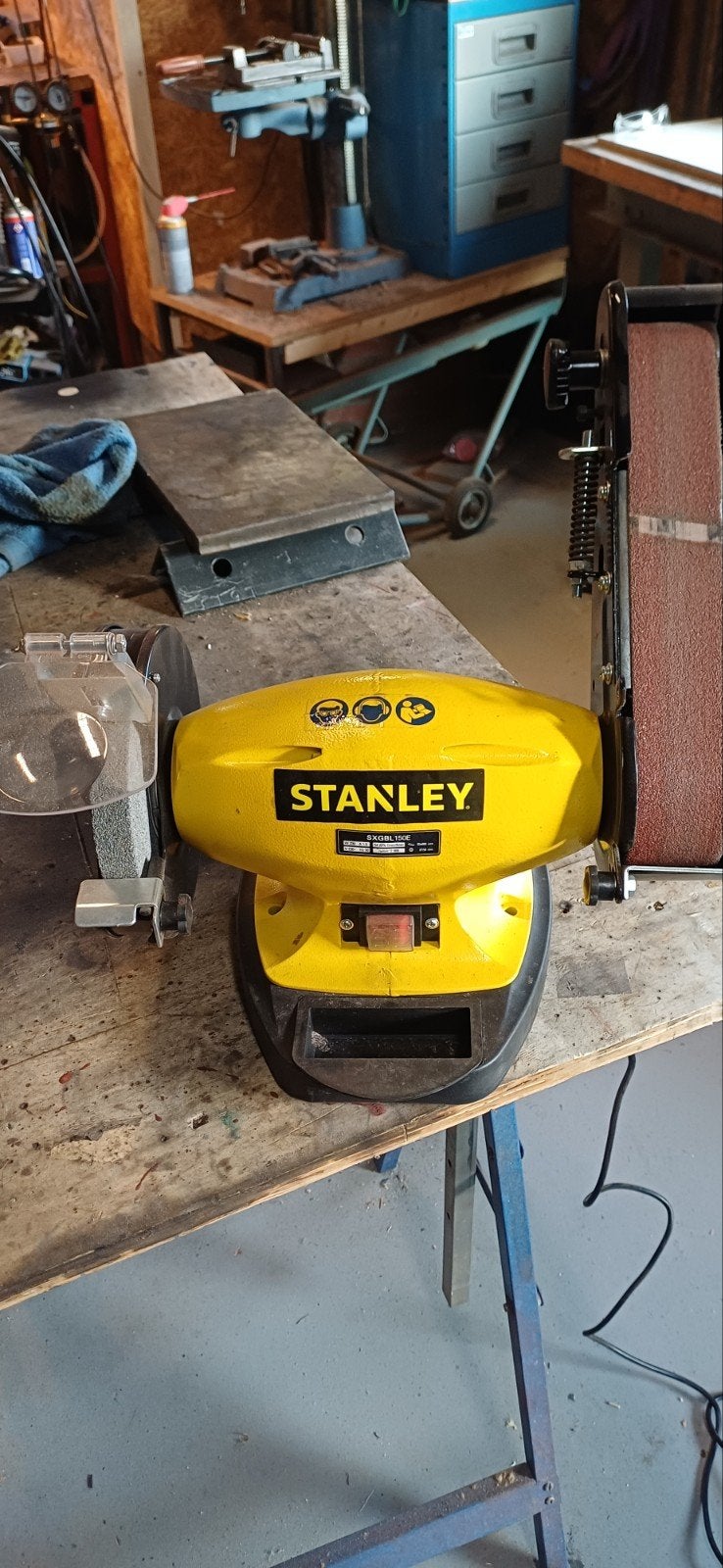 stanley bandschuurmachine met amaril, Ophalen, Zo goed als nieuw, Minder dan 600 watt, Bandschuurmachine