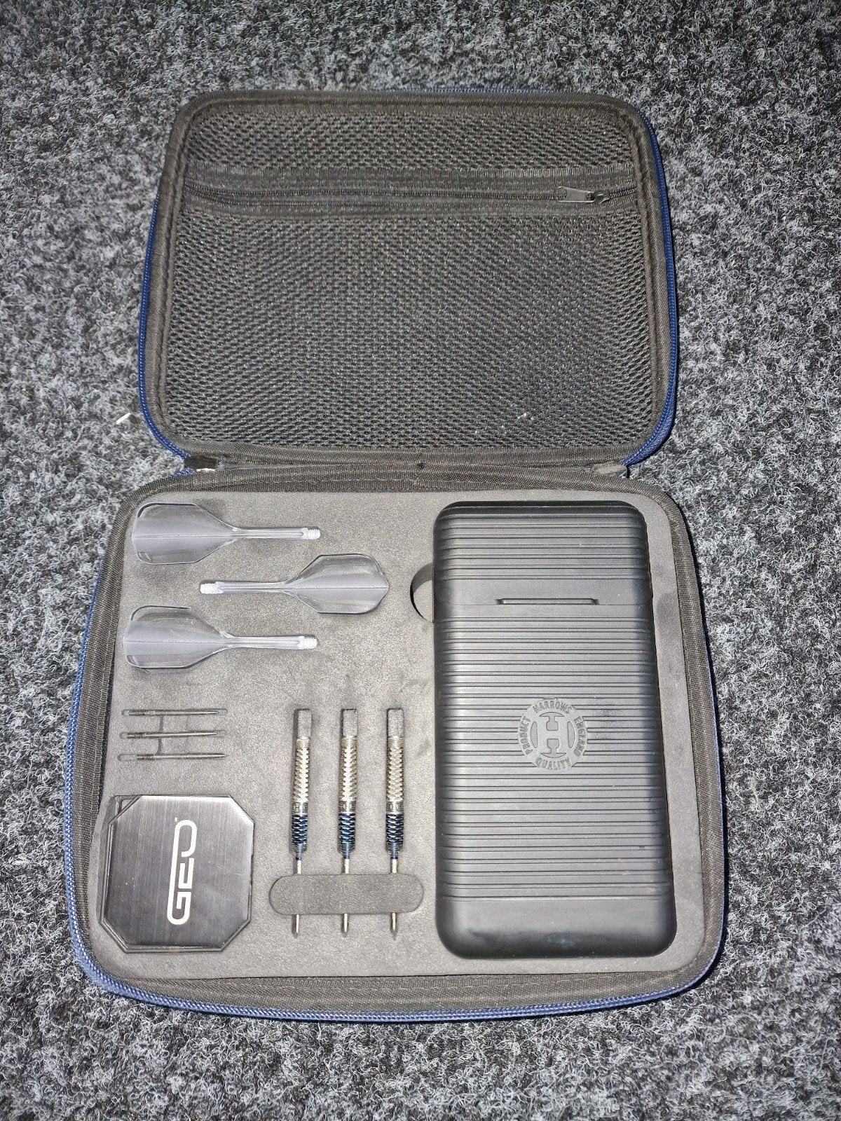 Harrows Geo Bomb 23 gram complete dartset, Sport en Fitness, Ophalen of Verzenden, Zo goed als nieuw, Pijlen