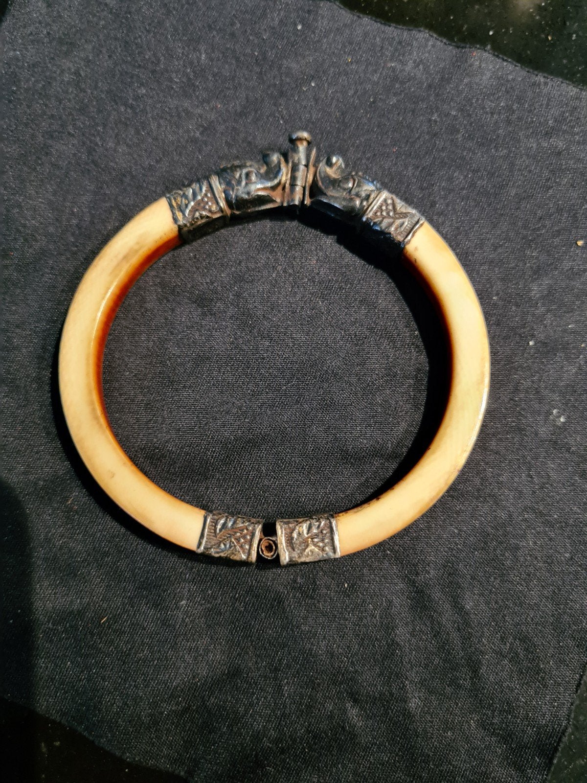 Vintage Armband met Zilveren Details en Dierenkoppen, Ophalen of Verzenden