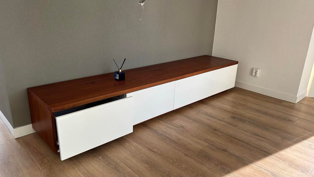 Modern TV meubel 240x40x40 cm - Gratis af te halen, Huis en Inrichting, Ophalen, Zo goed als nieuw, 200 cm of meer, Minder dan 100 cm