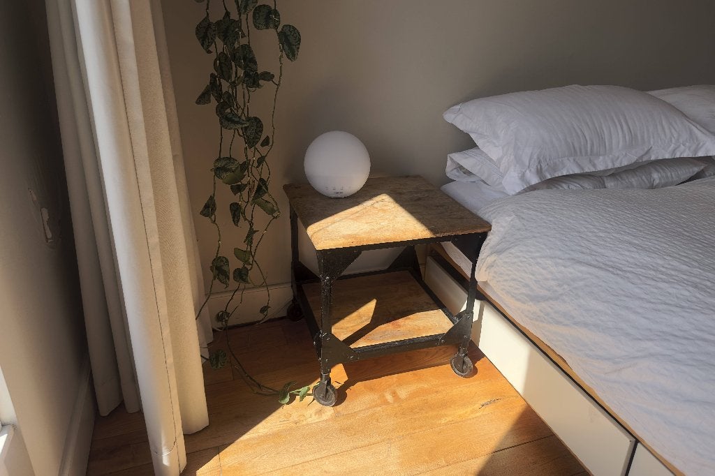 2x wooden and black steel bedside tables, Ophalen, Zo goed als nieuw, 45 tot 65 cm, Minder dan 55 cm