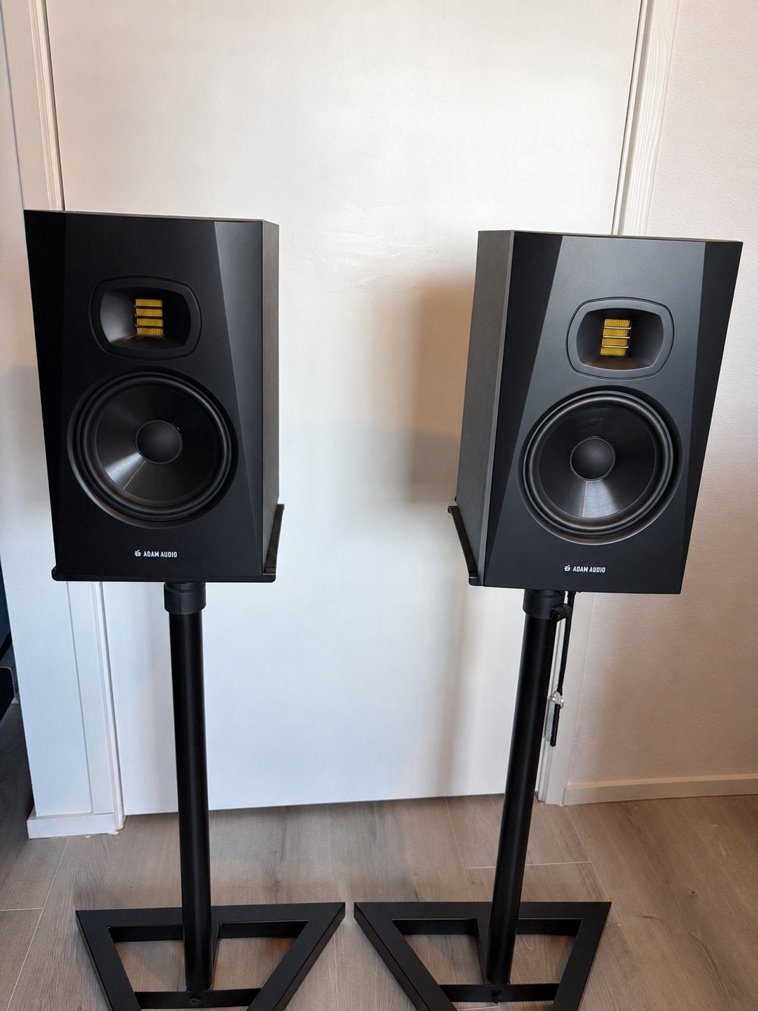 ADAM Audio T7V actieve studiomonitoren (set) + speakerstands, Zo goed als nieuw, Complete surroundset, 120 watt of meer, Ophalen