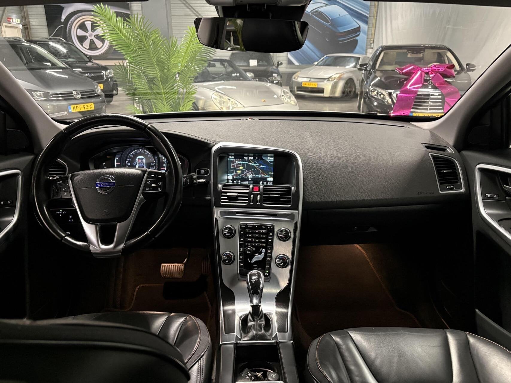 Volvo XC60 2.0 T5 Ocean Race 245PK|Trekhaak|Leder|Pano|Cruis, Auto's, Volvo, 15 km/l, Gebruikt, 4 cilinders, 1969 cc