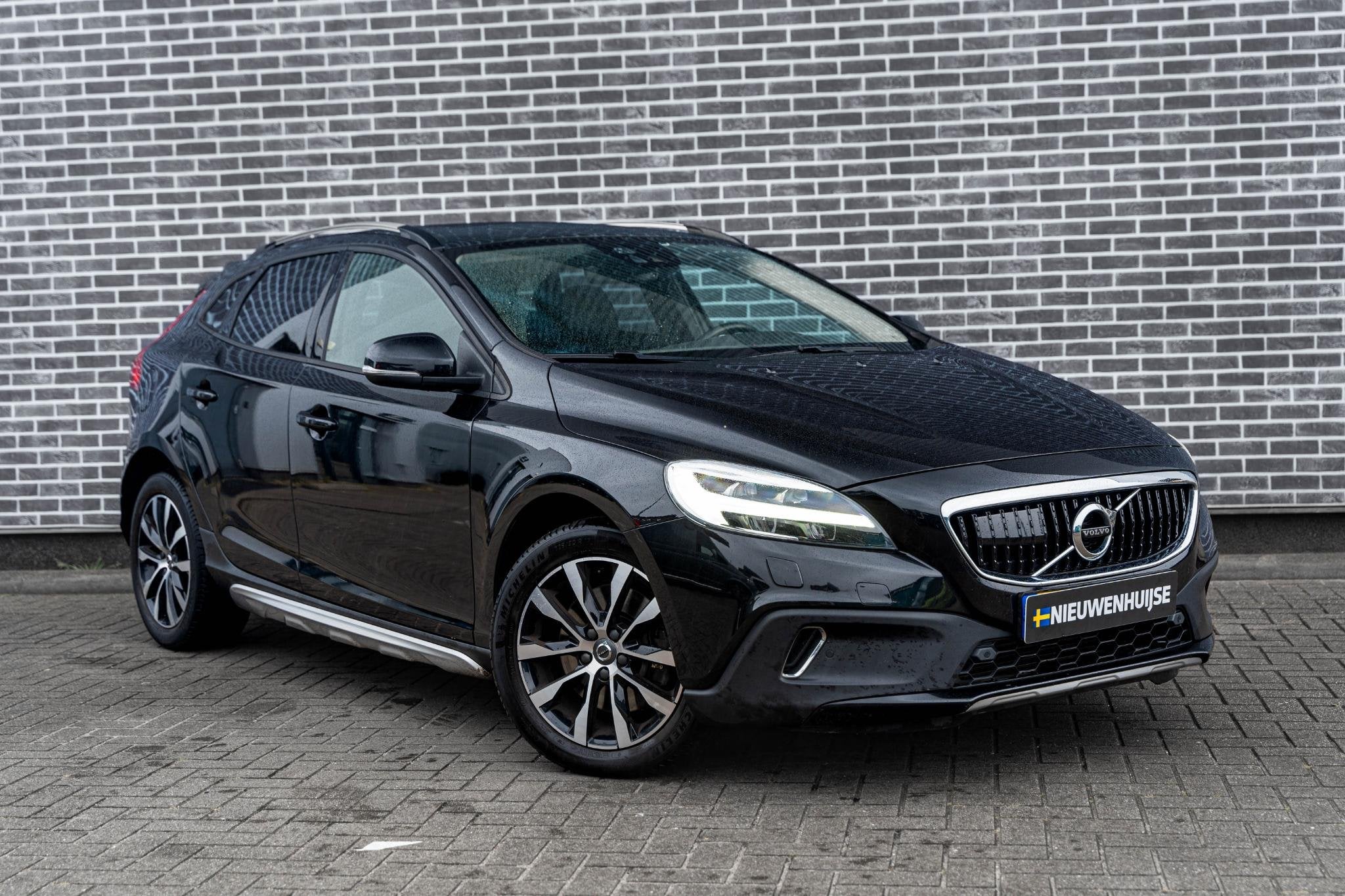 Volvo V40 Cross Country 1.5 T3 Polar+ Luxury | Trekhaak | Le, Auto's, 12 maanden, 4 cilinders, Zwart, Leder