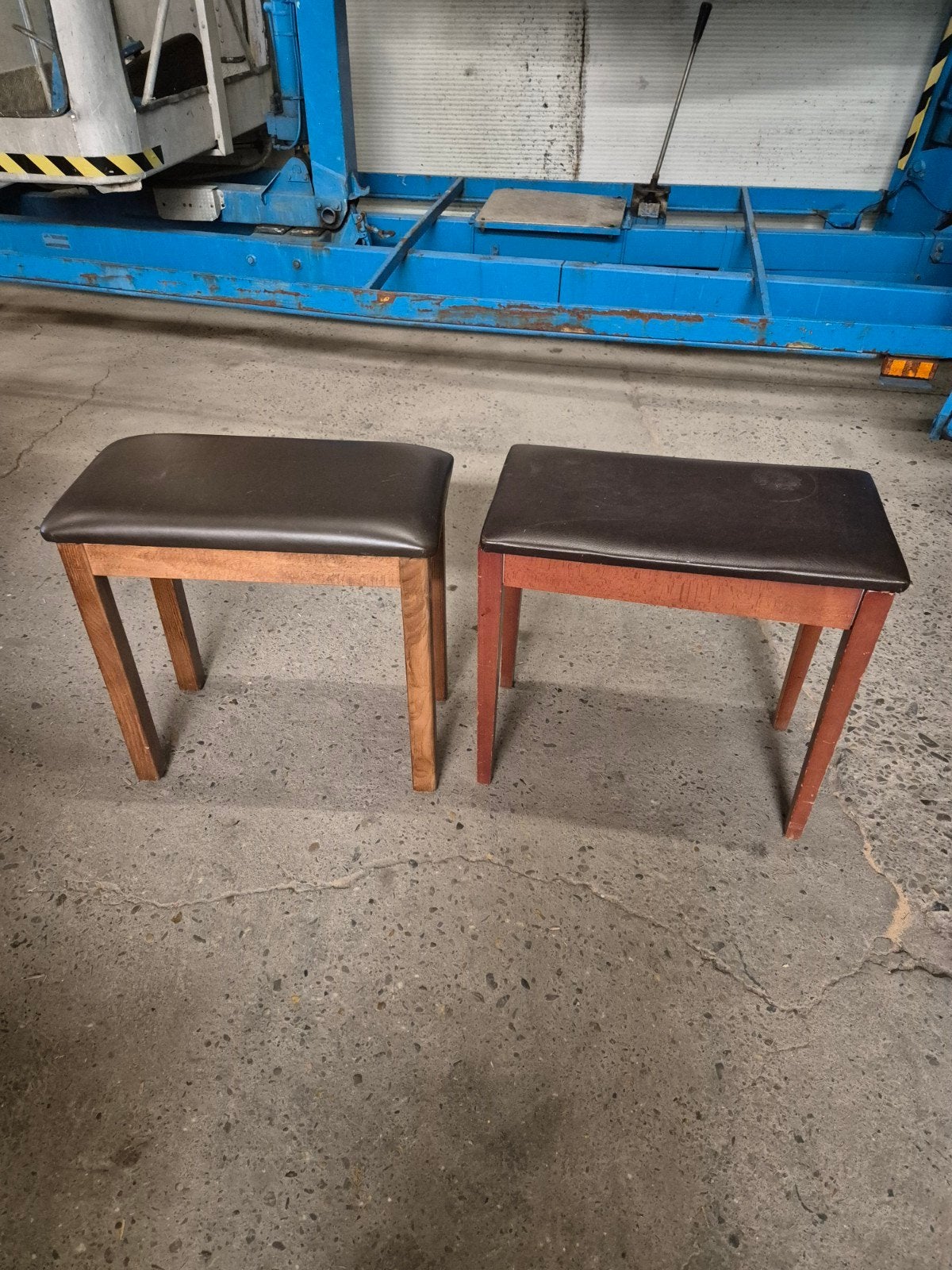 2 orgel/piano bankjes, Ophalen