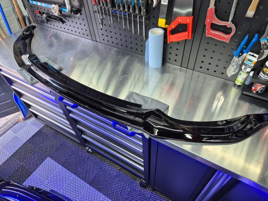 Frontlip BMW F80 M3 Hoogglans Zwart Driedelig Nieuw, Voor, Nieuw, Ophalen of Verzenden, Bumper