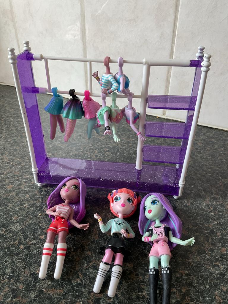 Monster High Minis poppen met kledingrek en accessoires, Kinderen en Baby's, Ophalen, Gebruikt, Overige typen