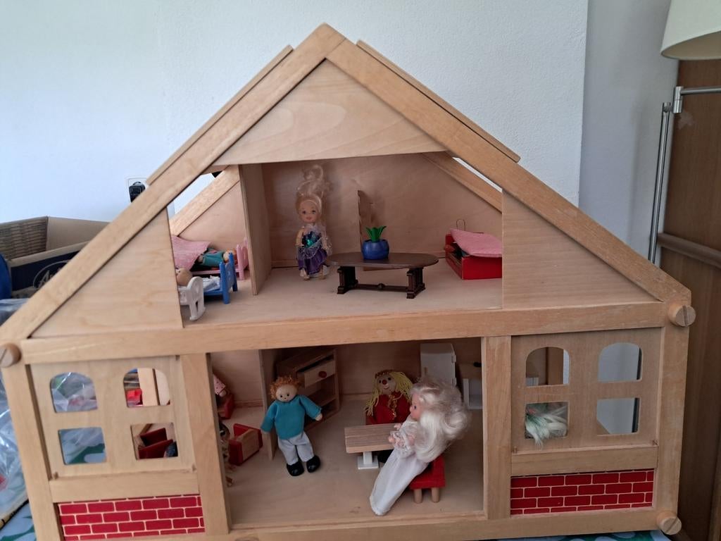 Playwood groot poppenhuis( met grote schroef), Ophalen, Zo goed als nieuw, Poppenhuis