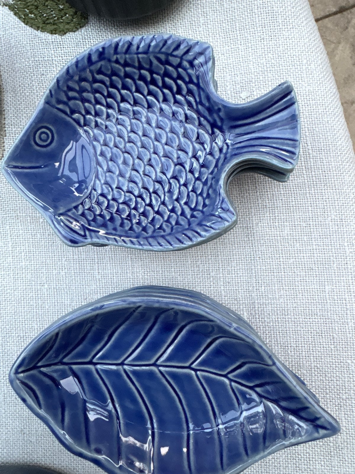 8 kleine blauwe schaaltjes in vis- en bladmotief, Ophalen