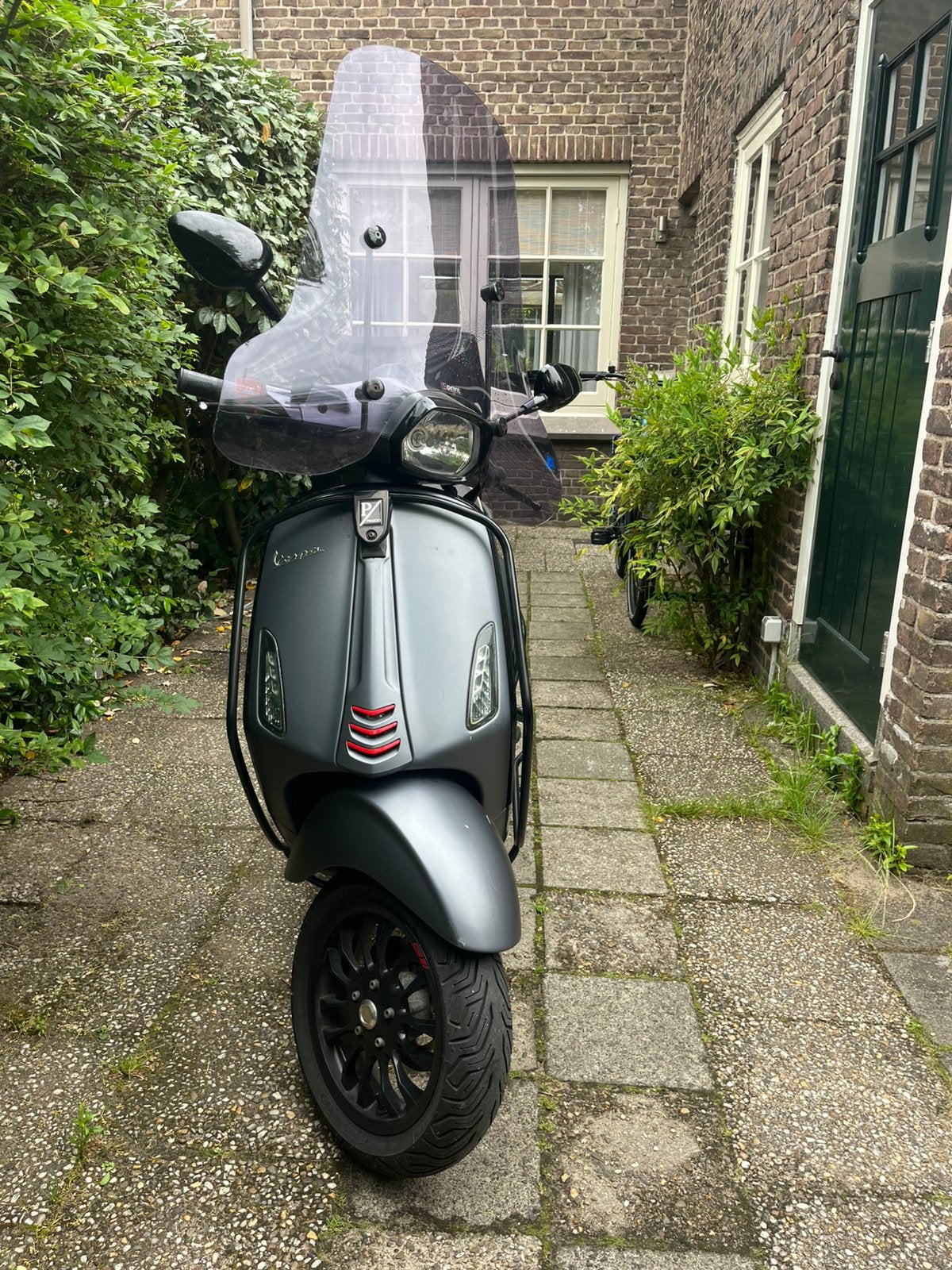 Grijze Vespa sprint || 2017, Fietsen en Brommers, Scooters | Vespa, Ophalen, Gebruikt, Maximaal 45 km/u, Vespa S