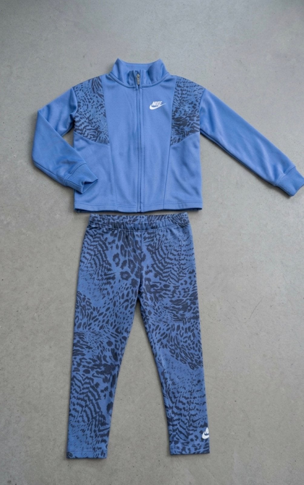 Nike meisje 2 delf setje maat 104/110, Kinderen en Baby's, Kinderkleding | Maat 104, Ophalen of Verzenden, Zo goed als nieuw, Meisje