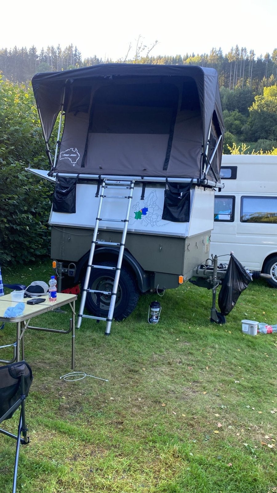 Militaire aanhanger met daktent - Ideaal voor avontuur!, Caravans en Kamperen, Caravans, Particulier, tot en met 2, 500 - 750 kg