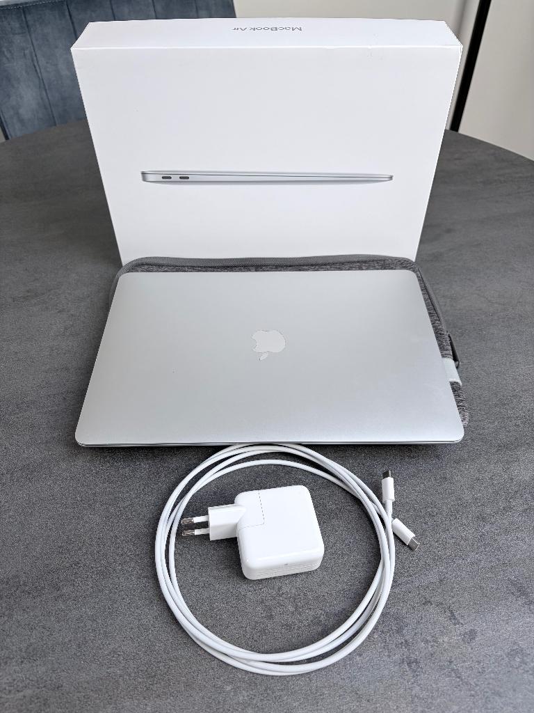MacBook Air M1 13” (2020) Zilver / 8GB / 512 GB + hoes, Computers en Software, Apple Macbooks, Ophalen, Gebruikt, Qwerty, 8 GB