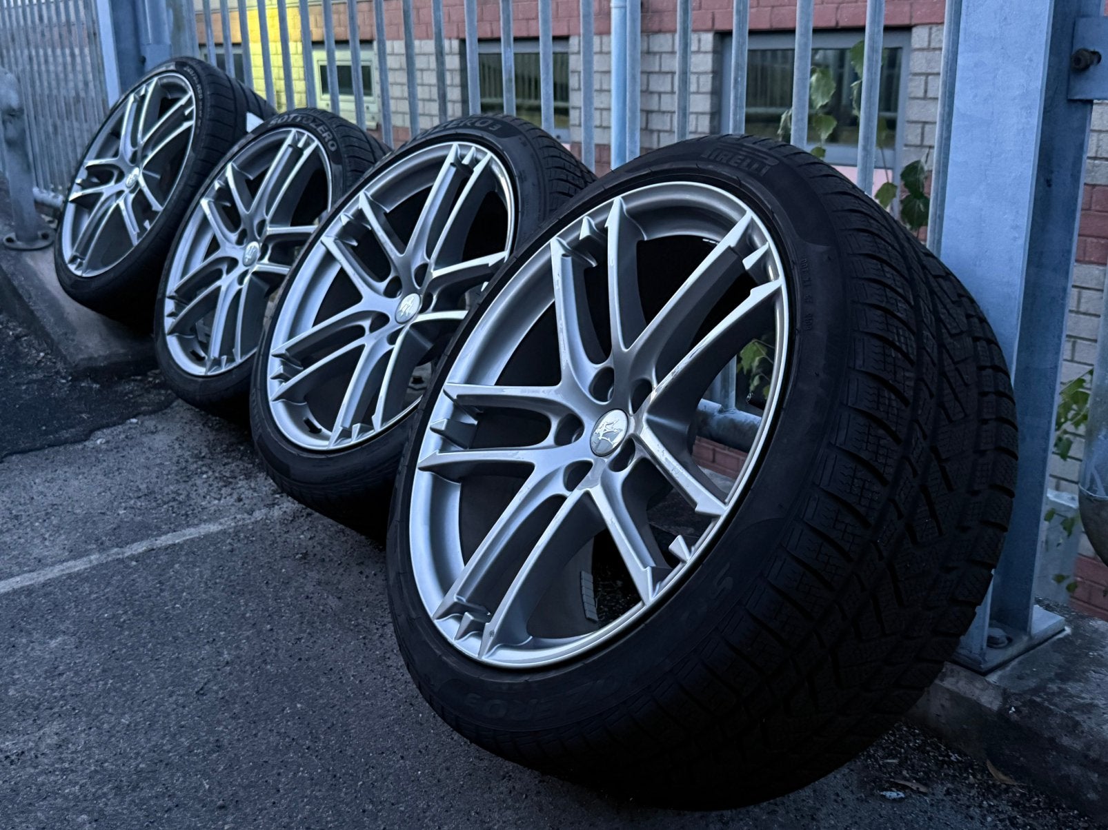 Winterwielenset Maserati Granturismo Gran Cabrio 245/35 R20, Banden en Velgen, Personenwagen, 20 inch, Gebruikt