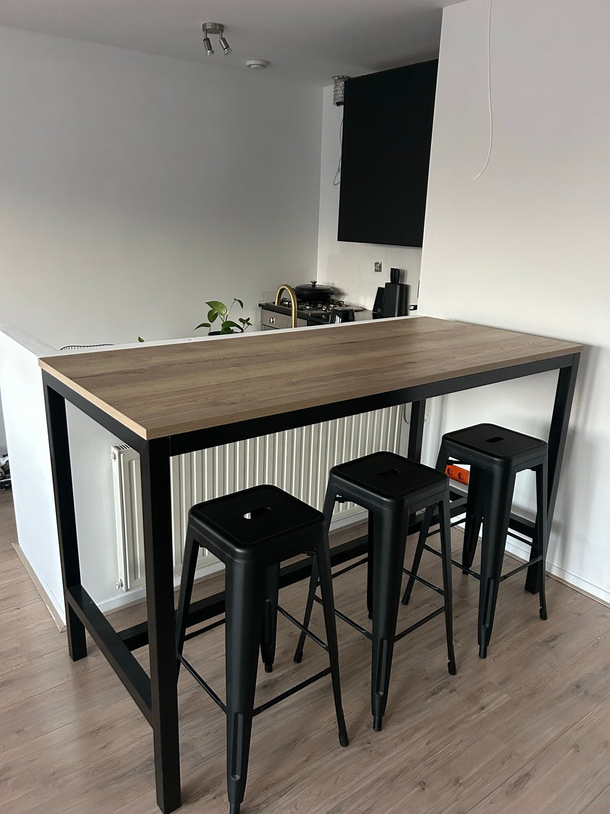 Hoge eettafel (180x80cm) met 3 metalen krukken, Ophalen, Zo goed als nieuw