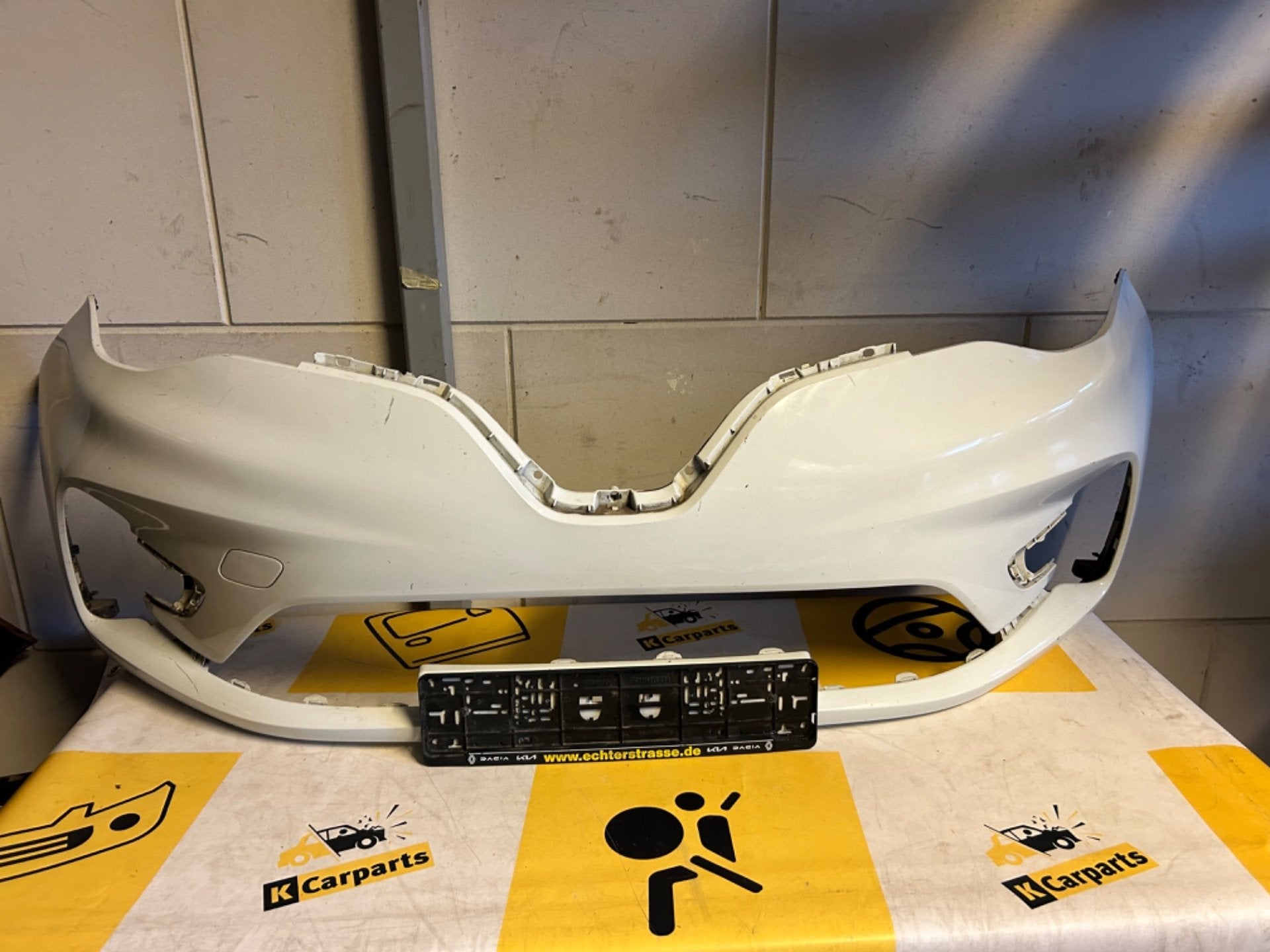 Renault Zoe Voorbumper origineel 2217036X bumper 2012-Heden, Info@fabrikant.eu, Ophalen of Verzenden, Bumper, Fabrikant BV