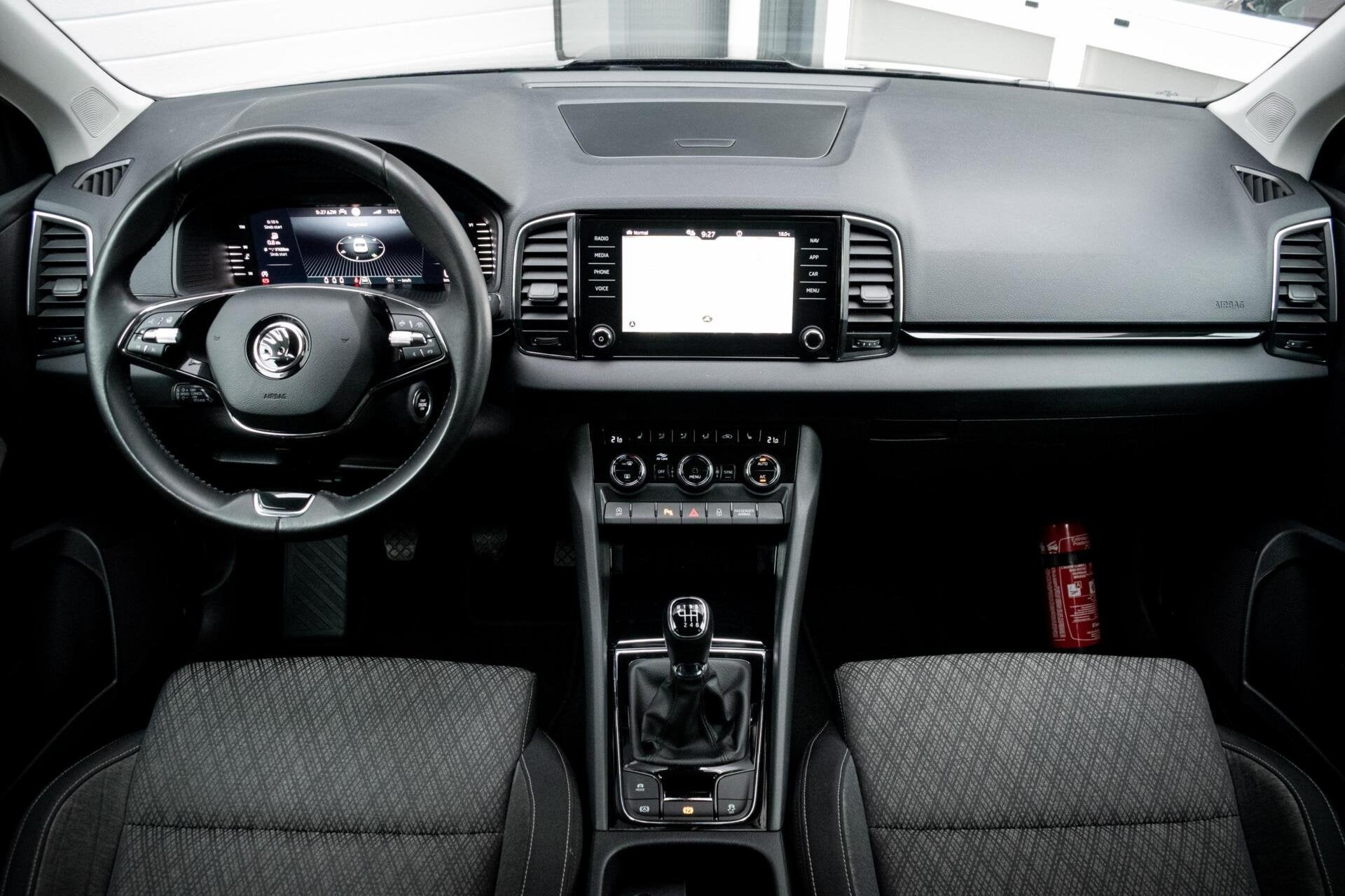 Skoda Karoq 1.0 TSI Clever+|1e EIGENAAR|STUUR- & STOELVERWAR, Auto's, Voorwielaandrijving, Dealer onderhouden, Gebruikt, Euro 6
