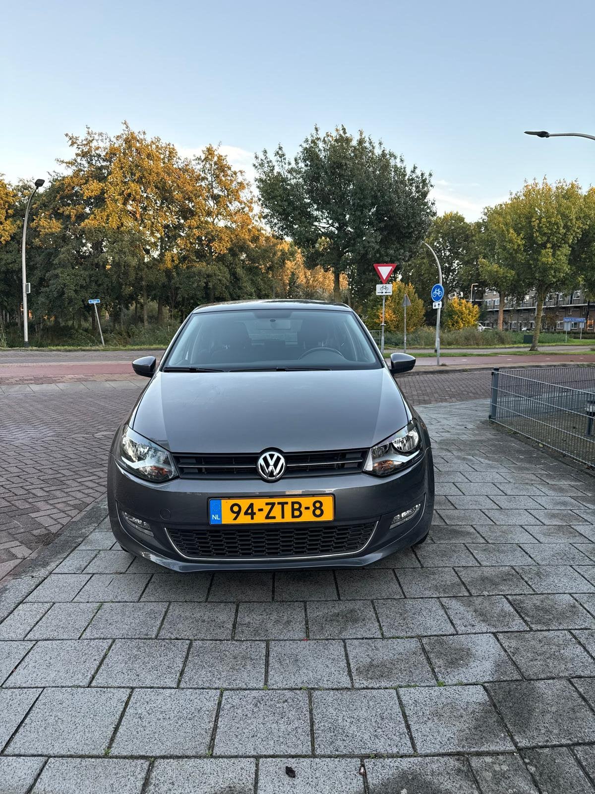 Volkswagen Polo 1.2 TSI 66KW DSG 2013 Grijs, Auto's, 40 €/maand, 4 cilinders, Origineel Nederlands, 19 km/l
