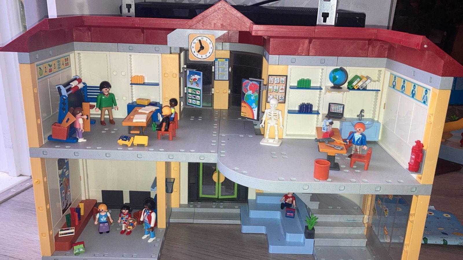 Playmobil Schoolgebouw met inrichting en figuren, Ophalen of Verzenden, Gebruikt, Jongen of Meisje