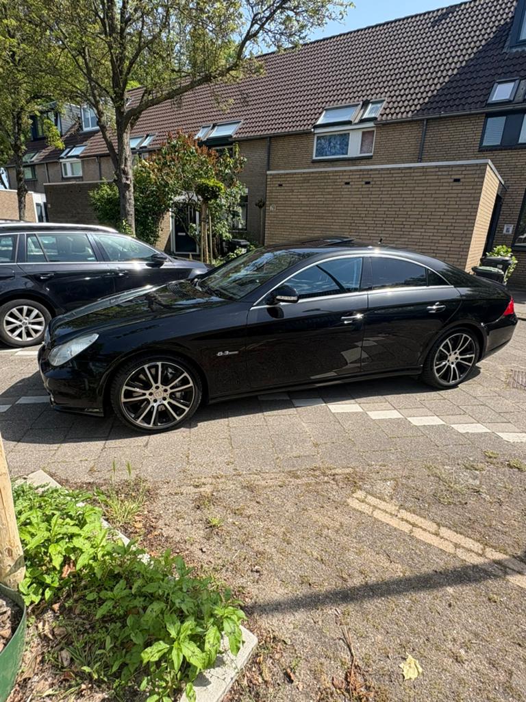 Mercedes cls 63 amg 6.3, Automaat, Achterwielaandrijving, 4 stoelen, Zwart